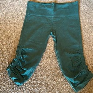 Lululemon 🍋 🍋 flow crop